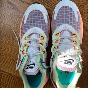 Nike Air Max women’s gym shoes size 8, gently used.